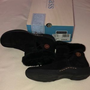 Cute Booties for comfy winter days water resistant only worn couple times